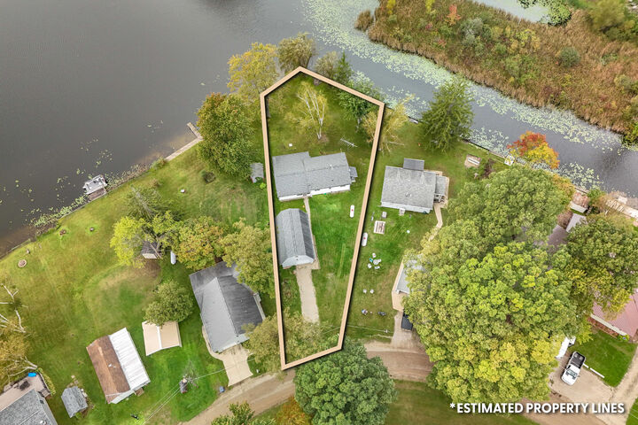 Property Photo:  5406 Circle Drive  MI 49274 