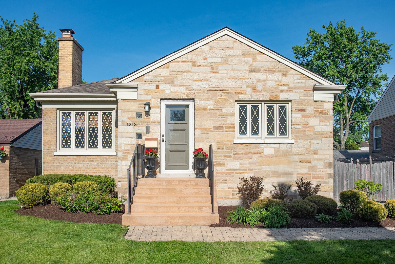 Property Photo:  1213 Kemman Avenue  IL 60526 