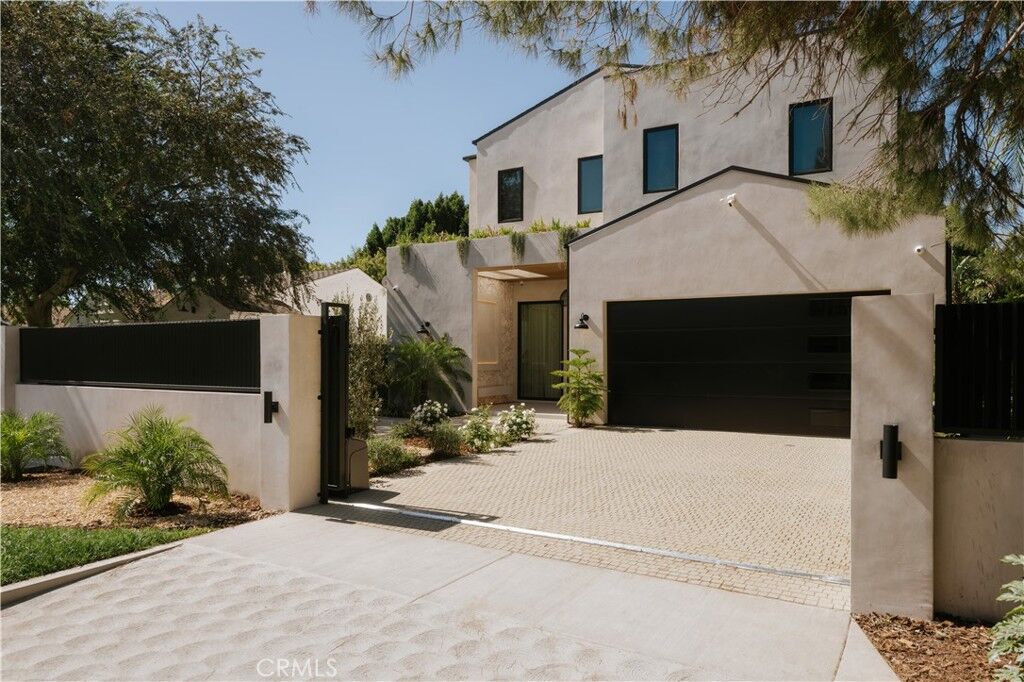 Property Photo: 14755 Hesby Street CA 91403