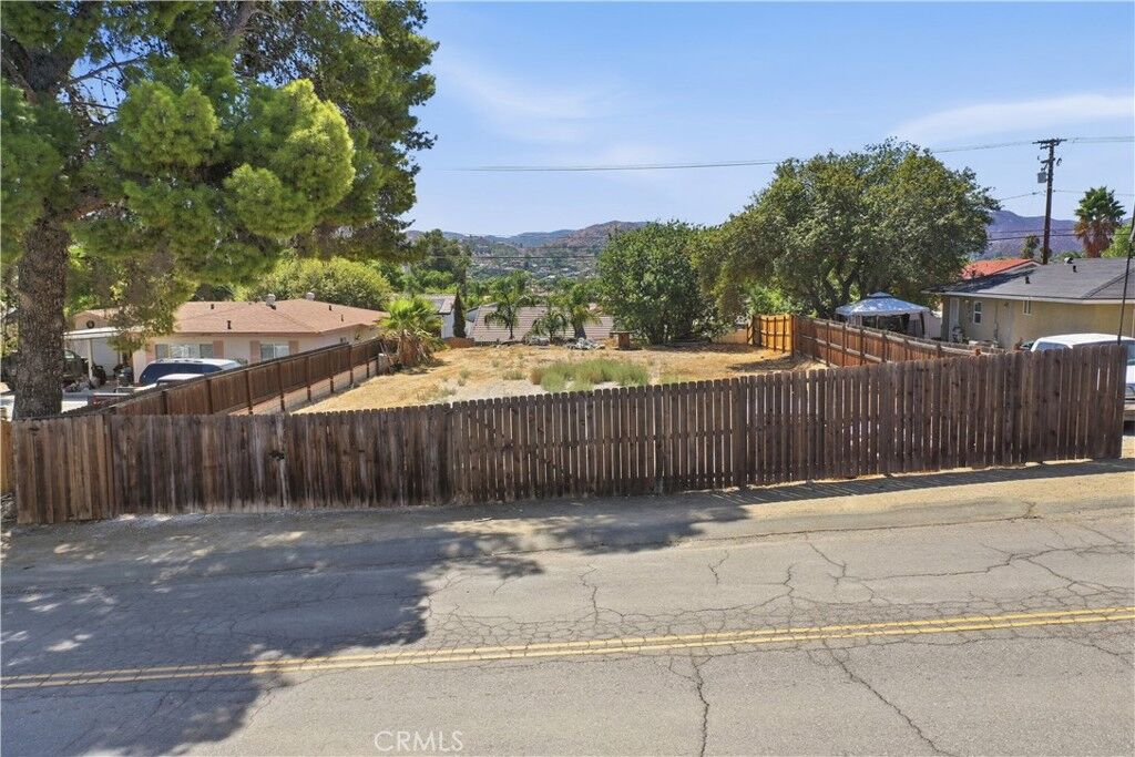 Property Photo:  44 Vista Way  CA 92586 