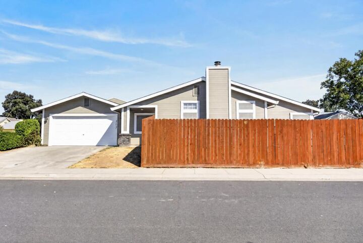 Property Photo:  505 Harling Court  CA 95673 