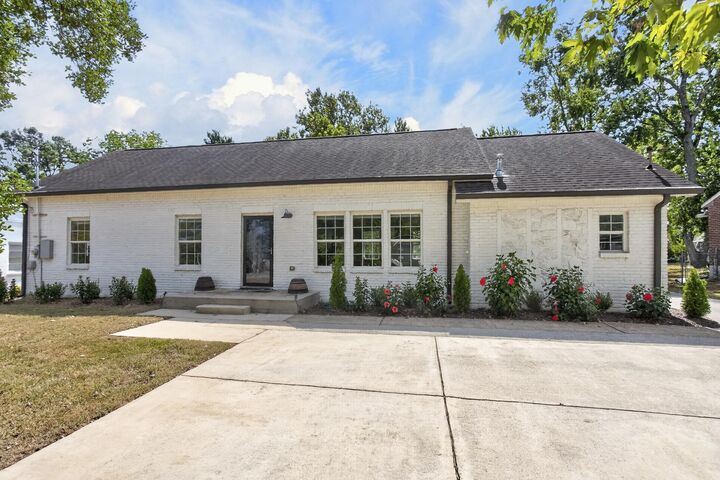 Property Photo:  541 Harding Pl  TN 37211 