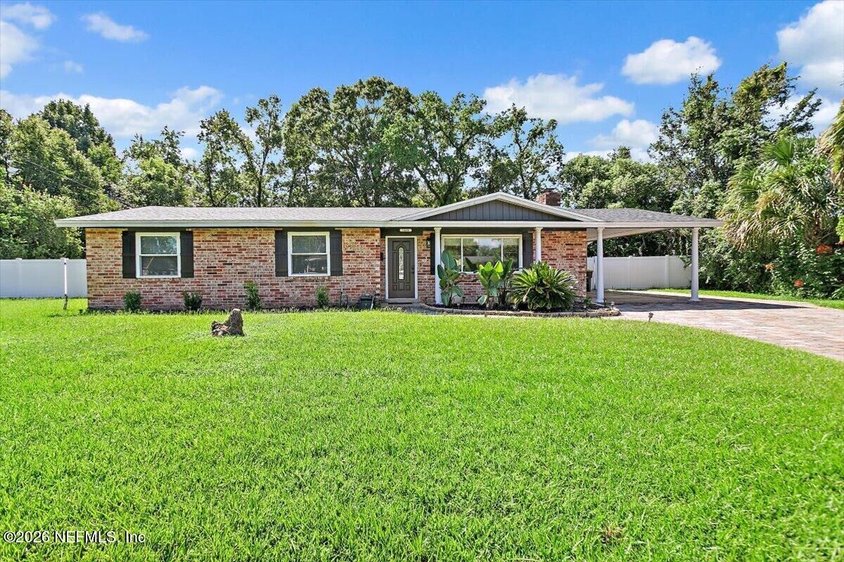 Property Photo: 5698 Weber Lane FL 32207
