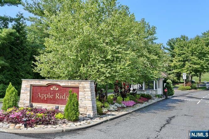 Property Photo:  47 Southerland Drive  NJ 07430 