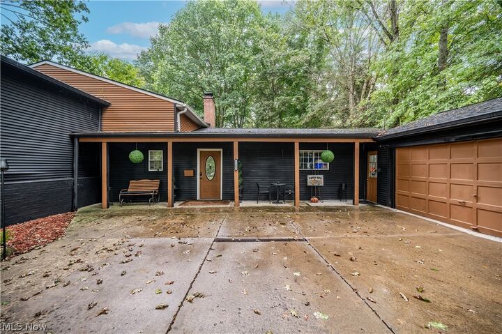 Property Photo: 1109 Mansell Drive OH 44505