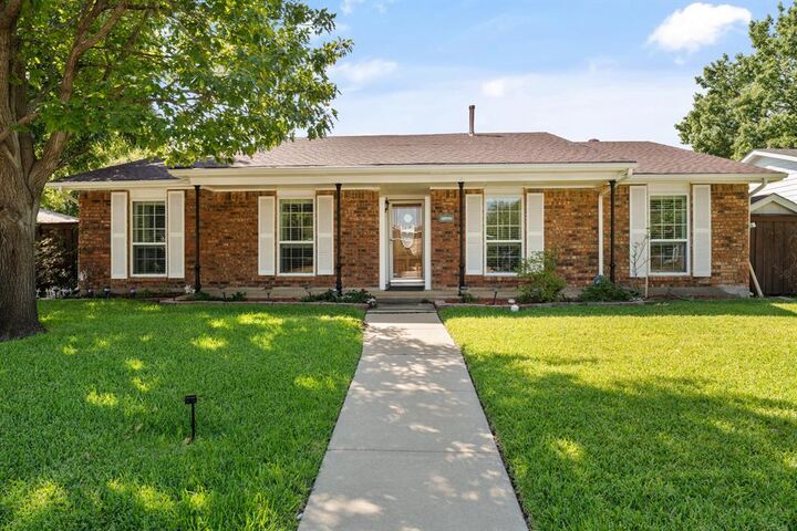 Property Photo:  1813 Dodge Trail  TX 75052 