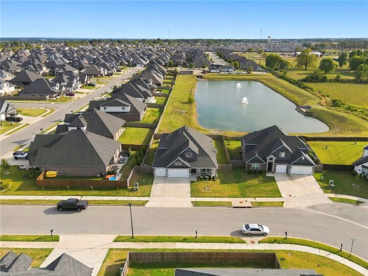 Property Photo:  1511 Cullinan Street  AR 72719 