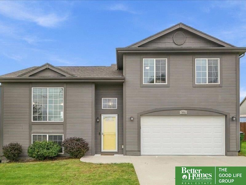 Property Photo: 18864 Drexel Street NE 68135