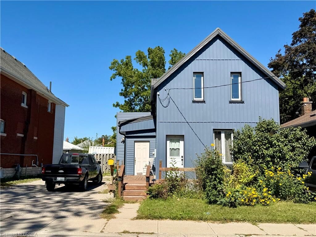 Property Photo:  112 Arthur Street  ON N3S 3J4 