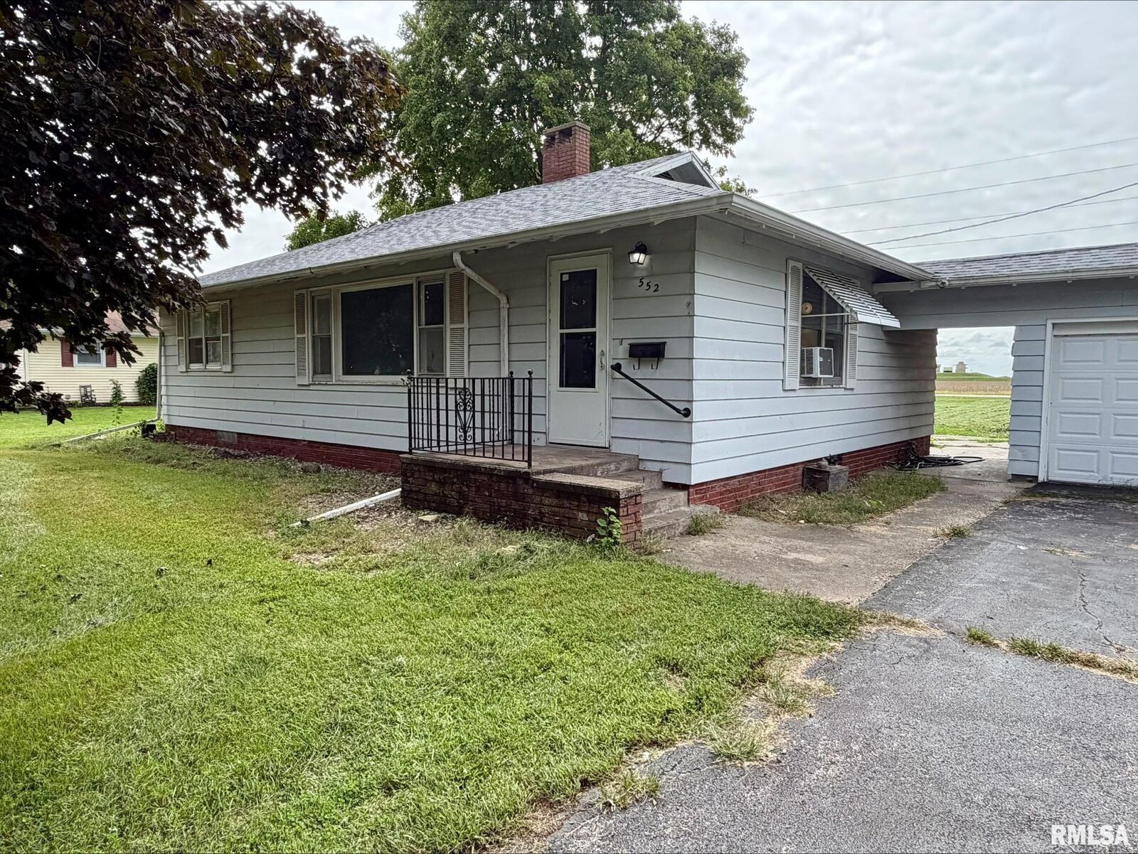 Property Photo: 552 E 2nd Avenue IL 61490