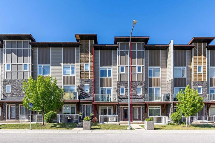 Photo de la propriété: 11 Skyview Point Heath NE AB T3N 0L7