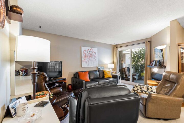 Property Photo:  3015 51 Street SW 16  AB T3E 6N5 