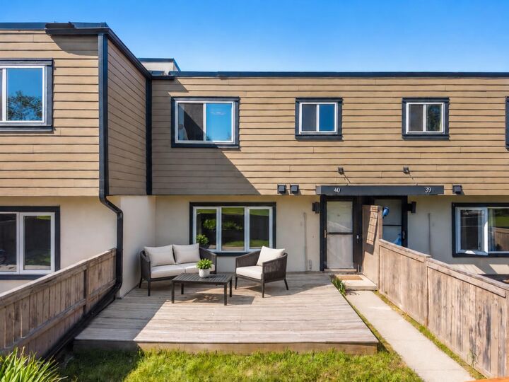 Property Photo:  3809 45 Street SW 40  AB T3E 3H4 