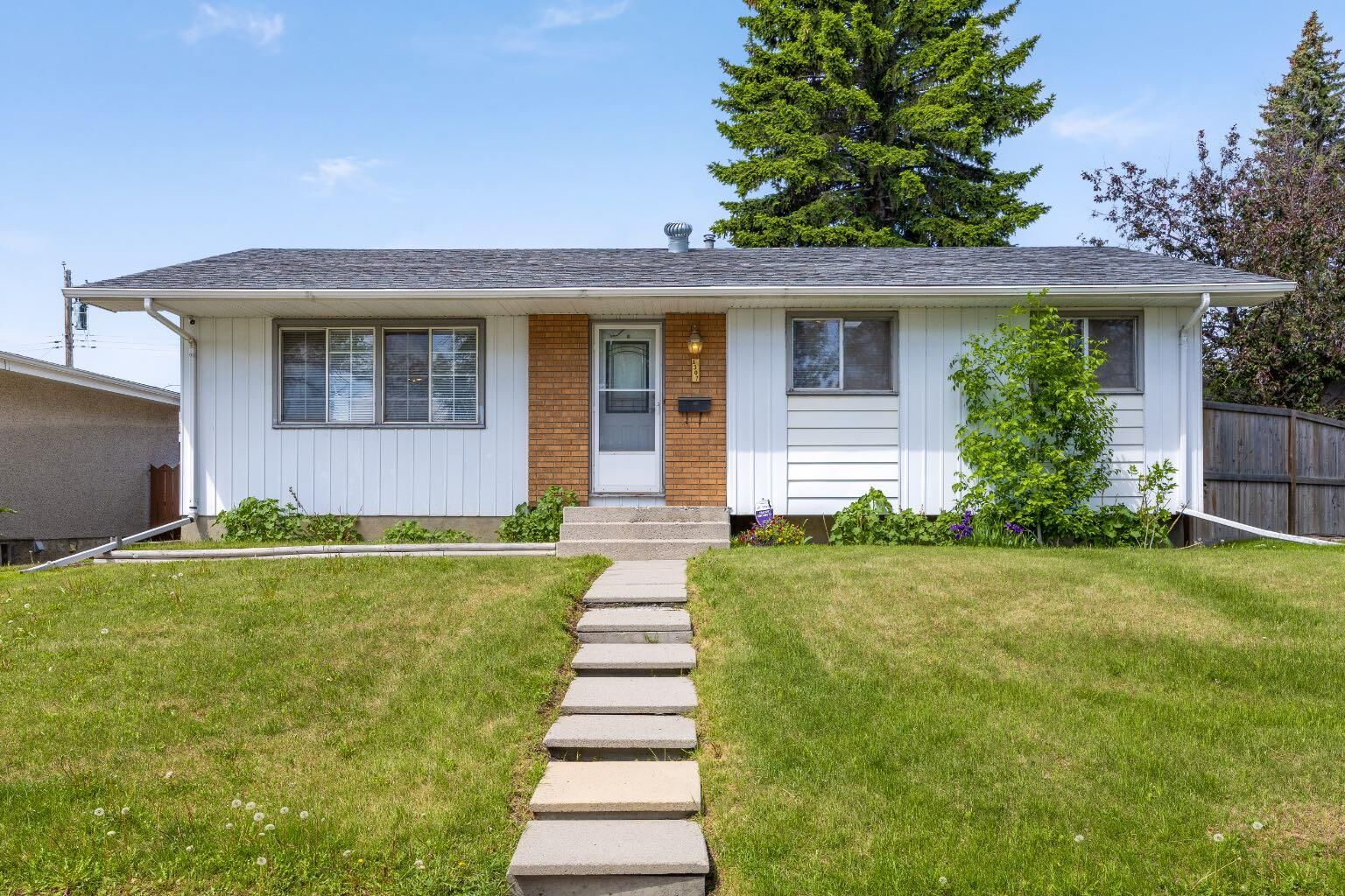 Property Photo: 1307 Radisson Drive SE AB T2A 1Z3