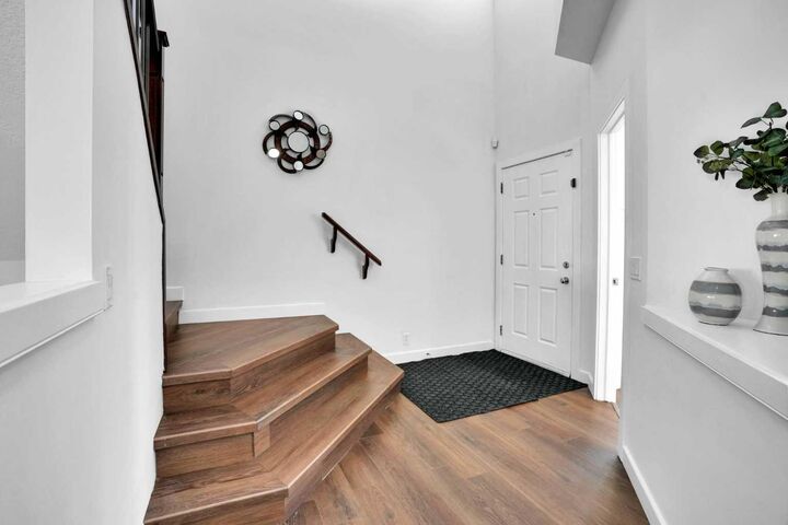 Property Photo:  309 Everridge Drive SW  AB T2Y 5E6 