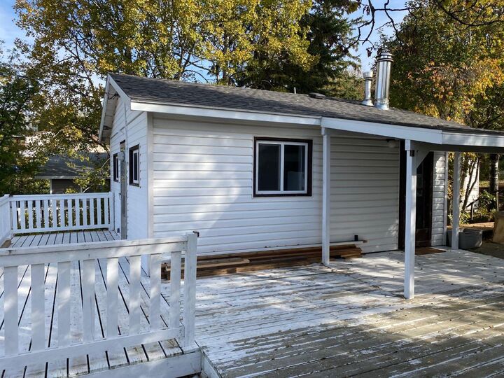 Property Photo:  313 Minnewaukan Road  AB T4V 2M9 