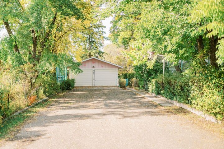 Property Photo:  121 2nd Avenue S  AB T0J 0G0 