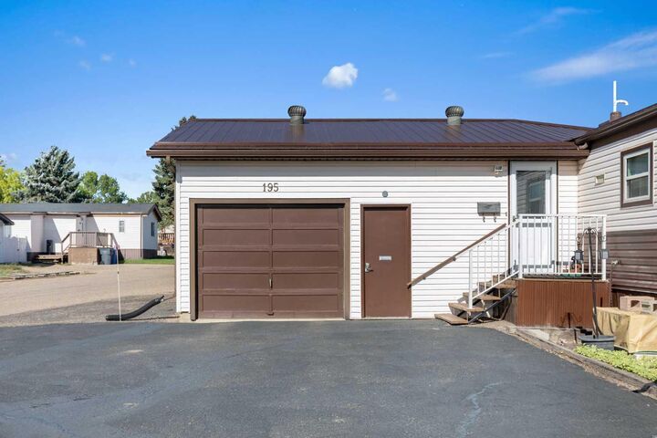 Property Photo:  195 Fairchild Street SW  AB T1A 7Z6 