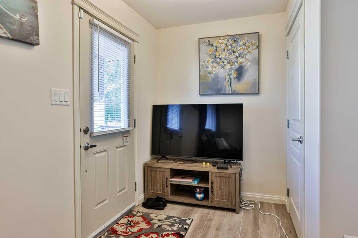 Property Photo:  832 Silkstone Close W  AB T1J 5C6 