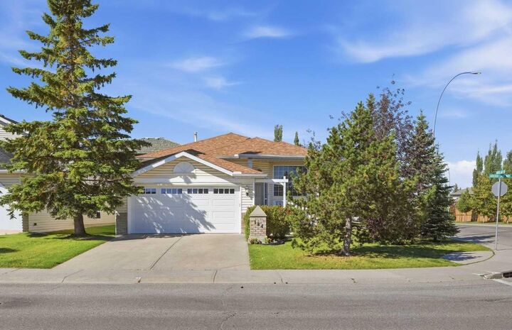 Photo de la propriété: 184 Arbour Lake Way NW AB T3G 3Z7