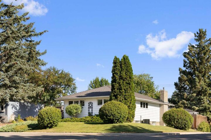 Photo de la propriété: 1 Kelwood Place SW AB T3E 4A2