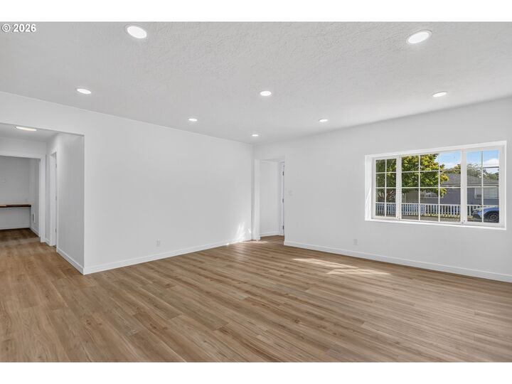 Property Photo:  3516 W 8th St  OR 97058 