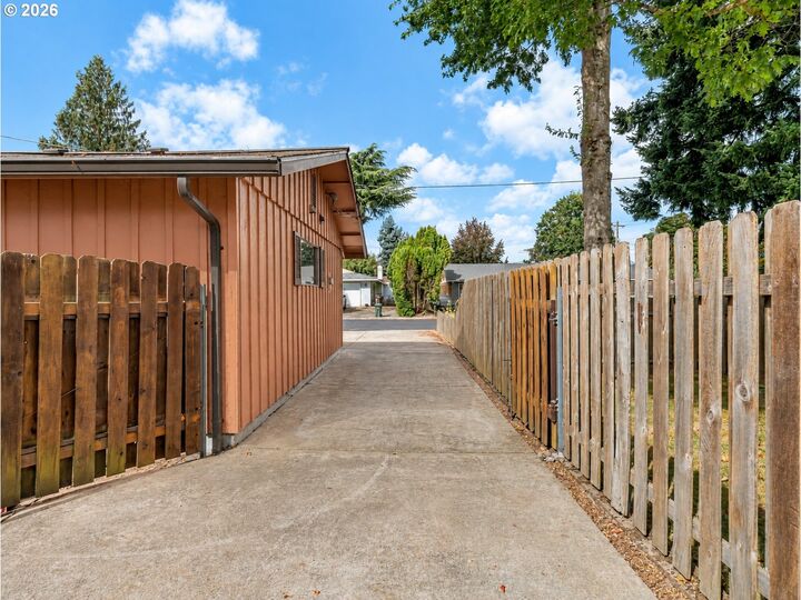 Property Photo:  125 NW 11th Ave  OR 97013 