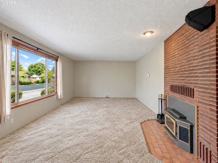 Property Photo:  125 NW 11th Ave  OR 97013 