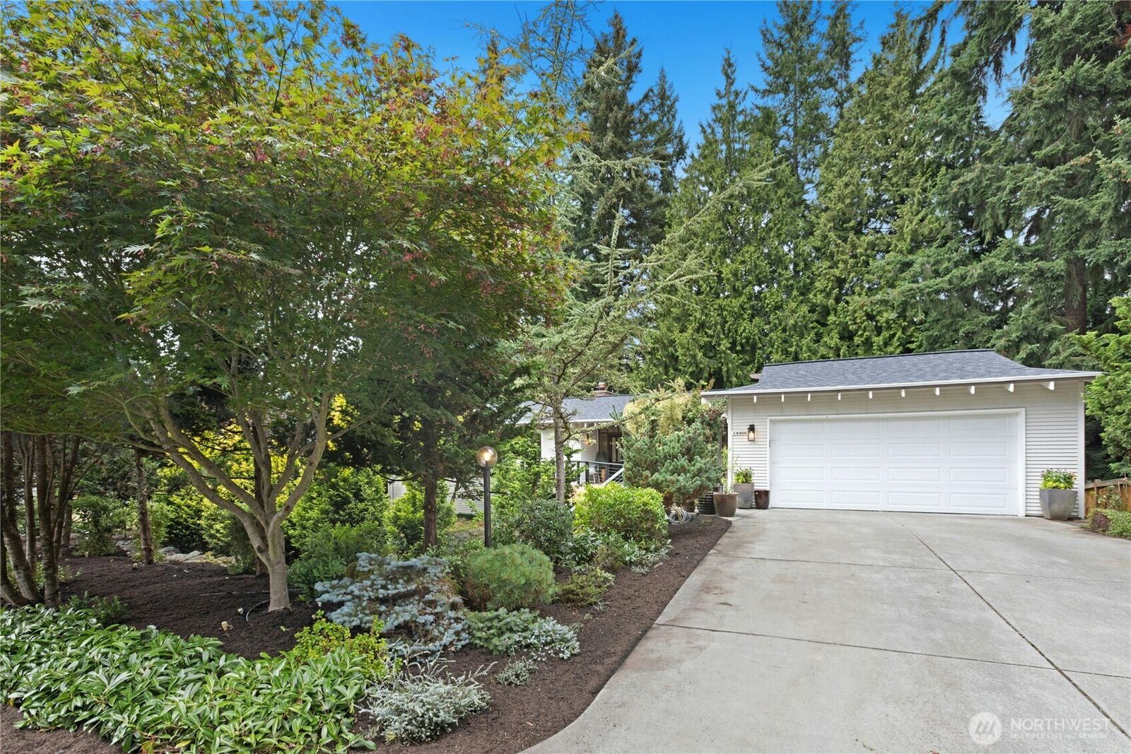 Property Photo: 14406 NE 11th Place WA 98007