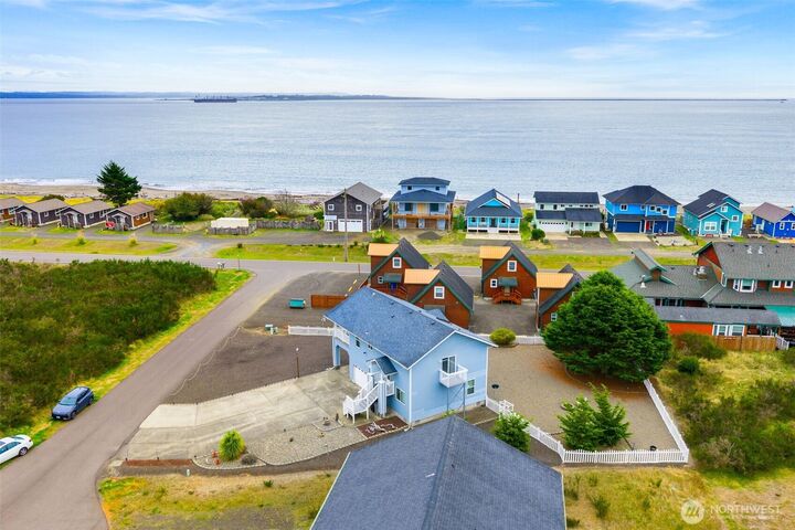 Property Photo:  320  Marina Court  WA 98569 