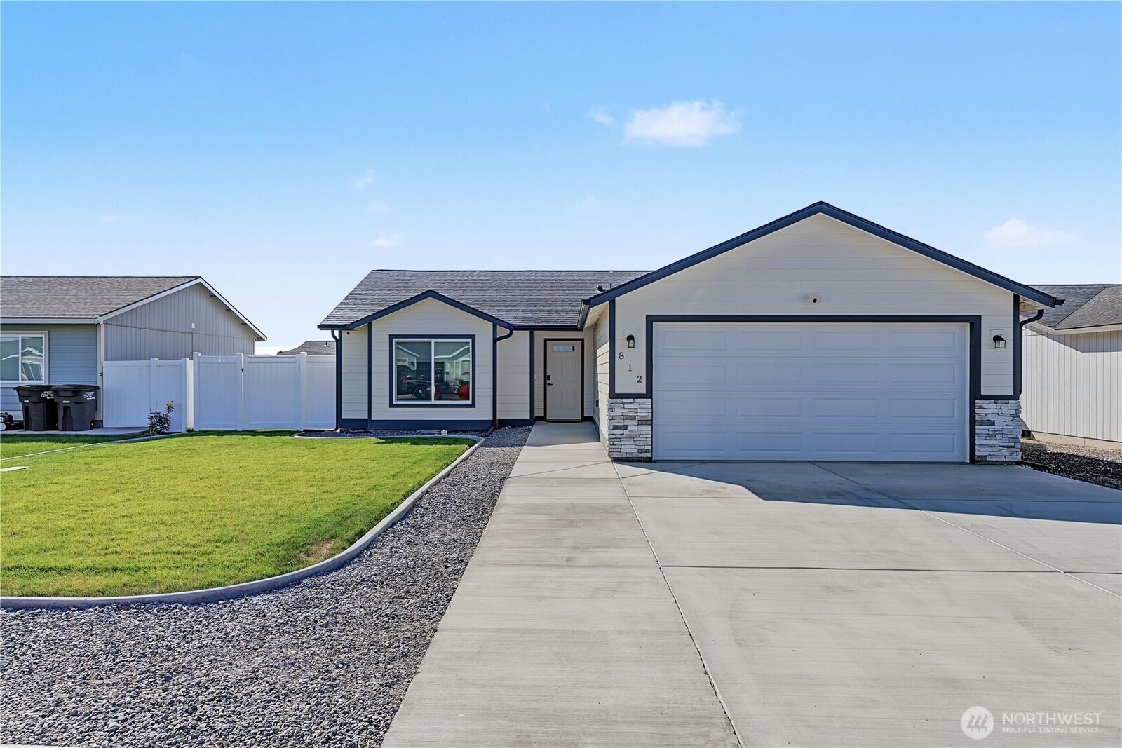 Property Photo:  812 E Casacde Street  WA 99344 