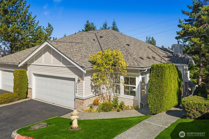 Property Photo: 5299 164th Avenue SE 6-2 WA 98006