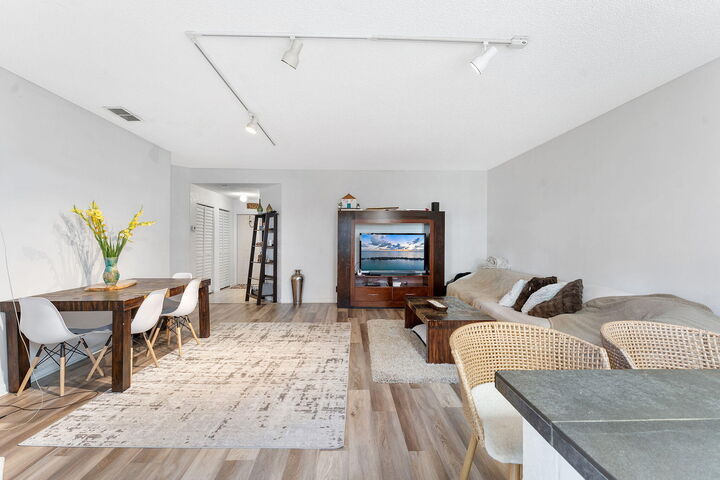 Property Photo: 6595 Via Regina FL 33433