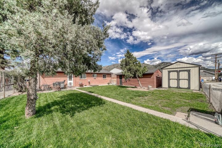 Property Photo:  8 Oak Street  CO 81211 