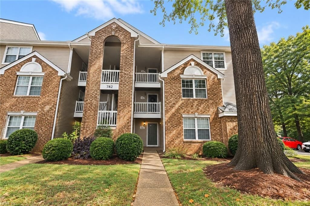 Property Photo:  782 Windbrook Cir 306  VA 23602 