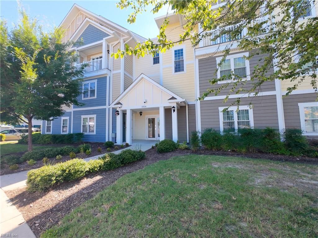 Property Photo:  1016 Thoroughgood Way 302  VA 23324 