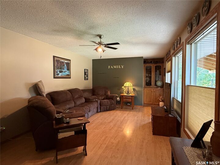 Property Photo:  912 Railway Avenue  SK S0M 1L0 