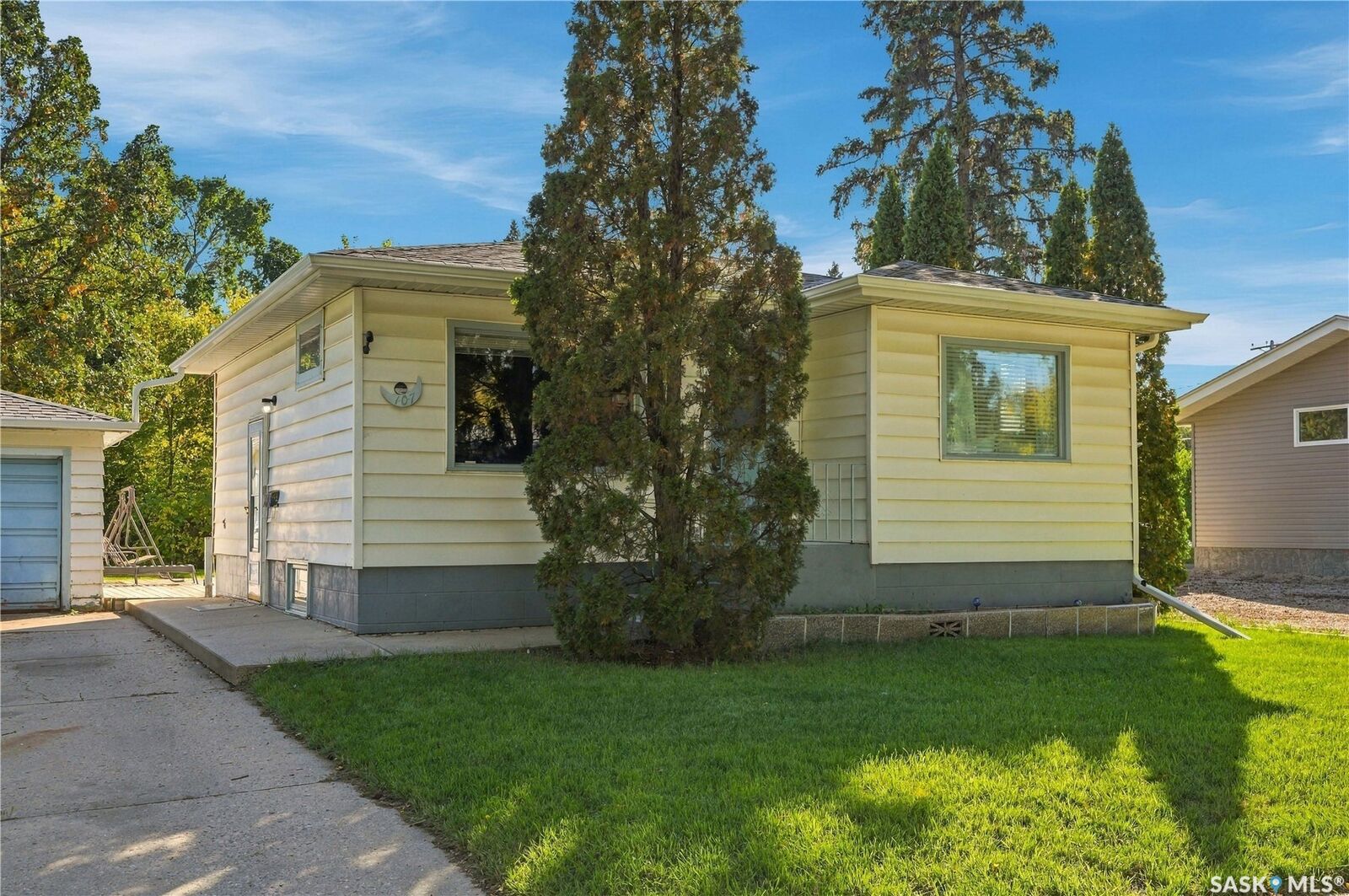 Property Photo:  107 106th Street W  SK S7N 1N4 