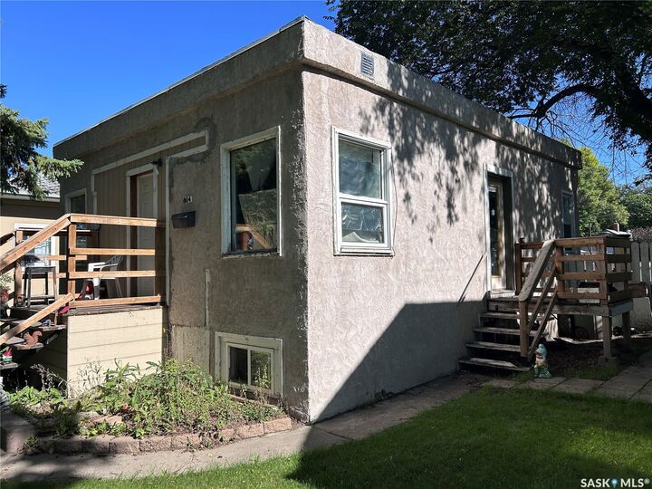 Property Photo:  804 F Avenue N  SK S7L 1W5 