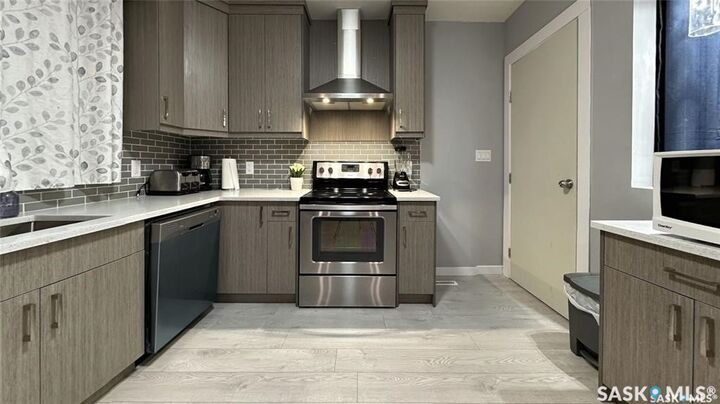 Property Photo:  5 Malta Crescent  SK S7L 3V9 