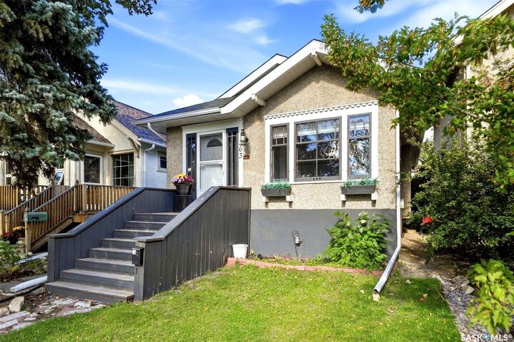 Property Photo:  363 Leopold Crescent  SK S4T 6N8 