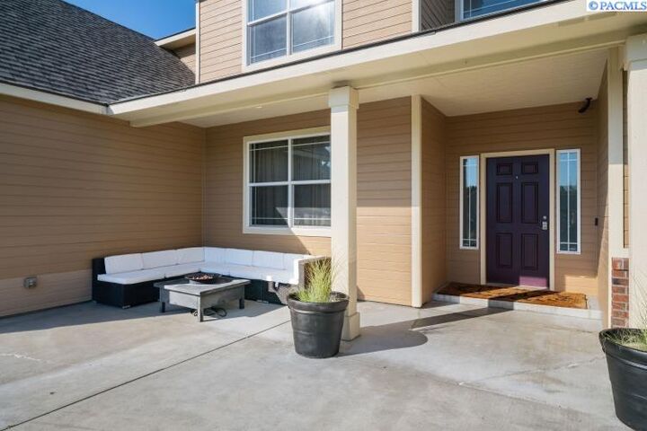 Property Photo: 5400 Kenra Loop WA 99353