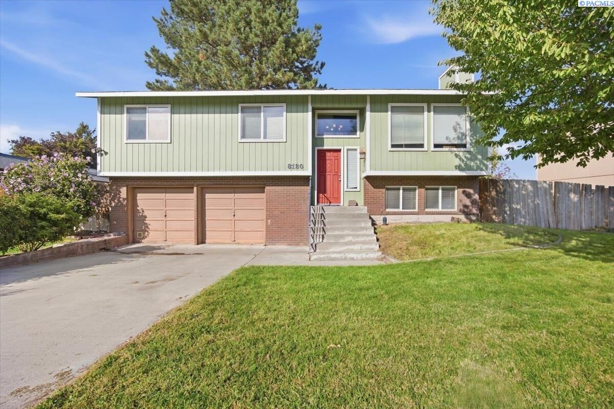 Property Photo: 8120 W Hood Ave WA 99336