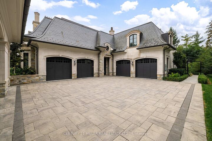 Property Photo: 121 Rebecca Court ON L6A 1G2