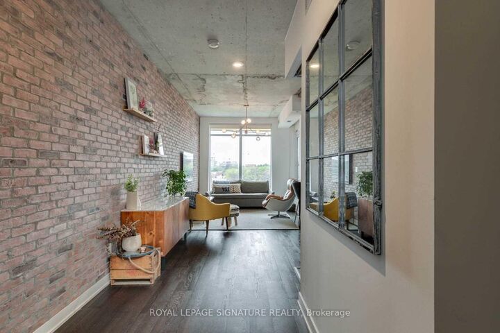 Property Photo:  109 Ossington Avenue 504  ON M6J 0G1 