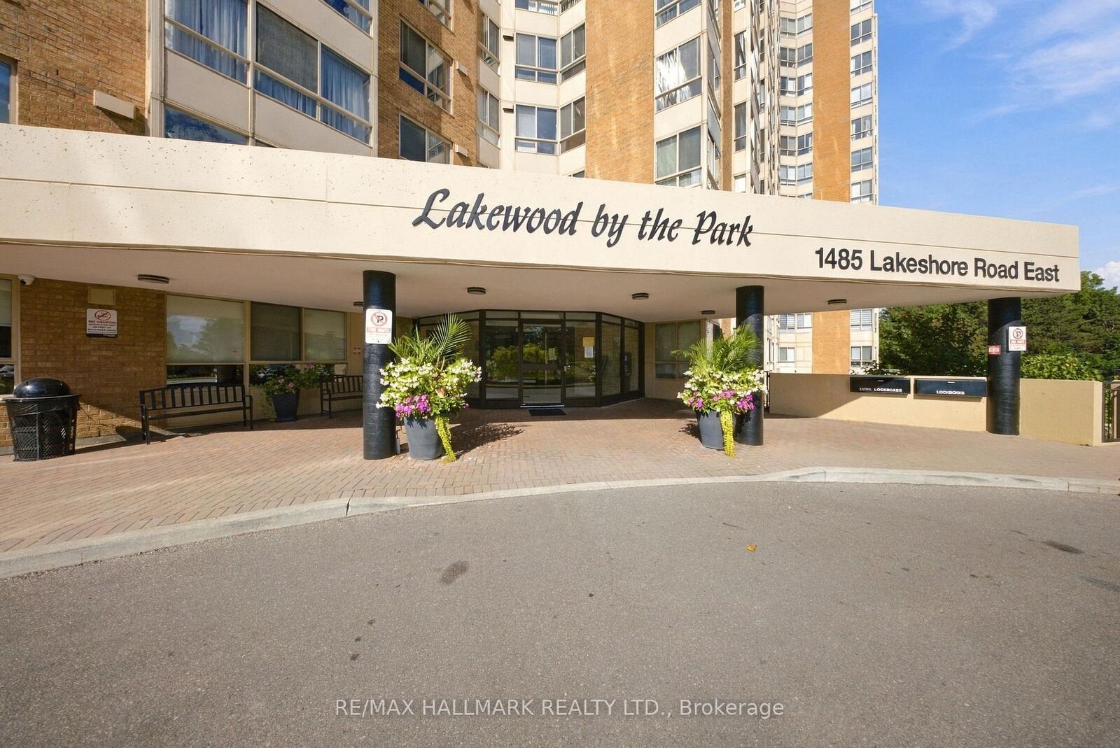 Property Photo:  1485 Lakeshore Road E 903  ON L5E 3G2 
