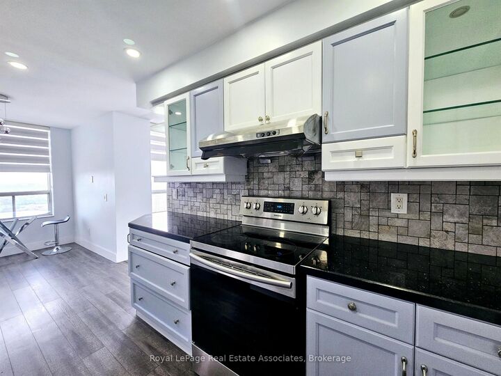 Property Photo: 25 Kingsbridge Garden Circle 2425 ON L5R 4B1