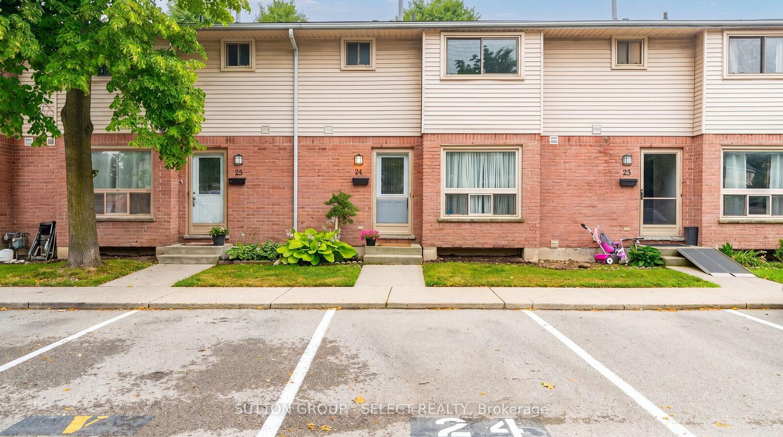 Property Photo: 75 Ansondale Road 24 ON N6C 5W3