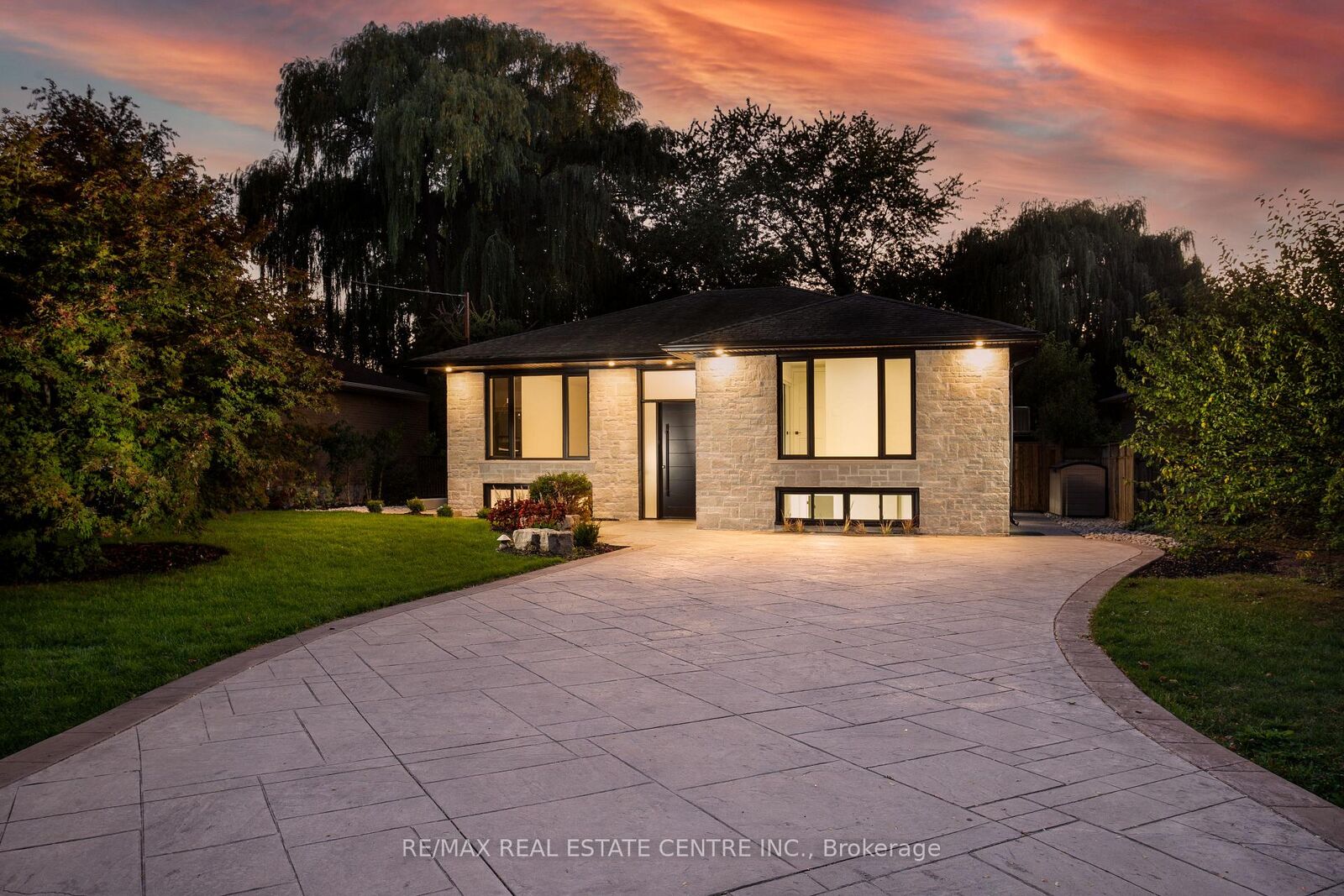 Photo de la propriété: 446 Willis Drive ON L6L 4V5