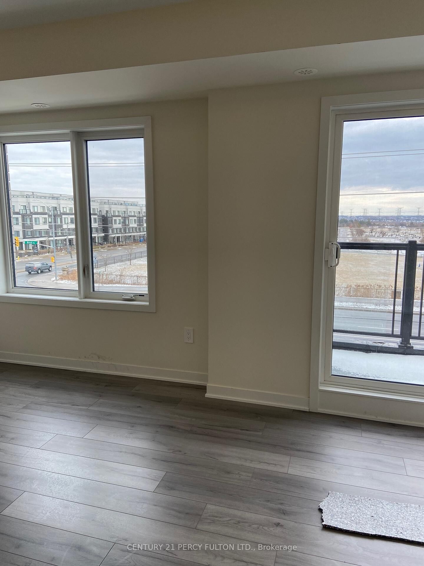 Property Photo:  1695 Dersan Street 205  ON L1V 2P8 